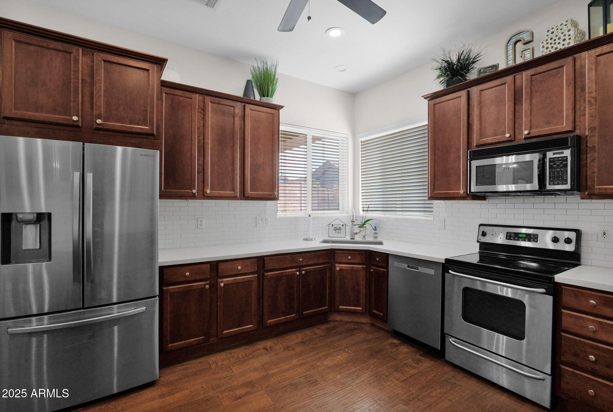 7114 E GRANDVIEW Street Mesa, ON 85207