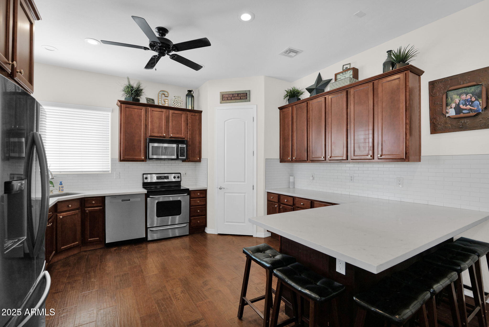 7114 E GRANDVIEW Street Mesa, ON 85207