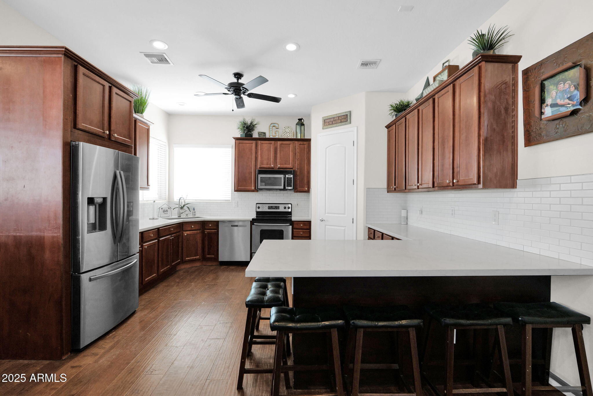 7114 E GRANDVIEW Street Mesa, ON 85207