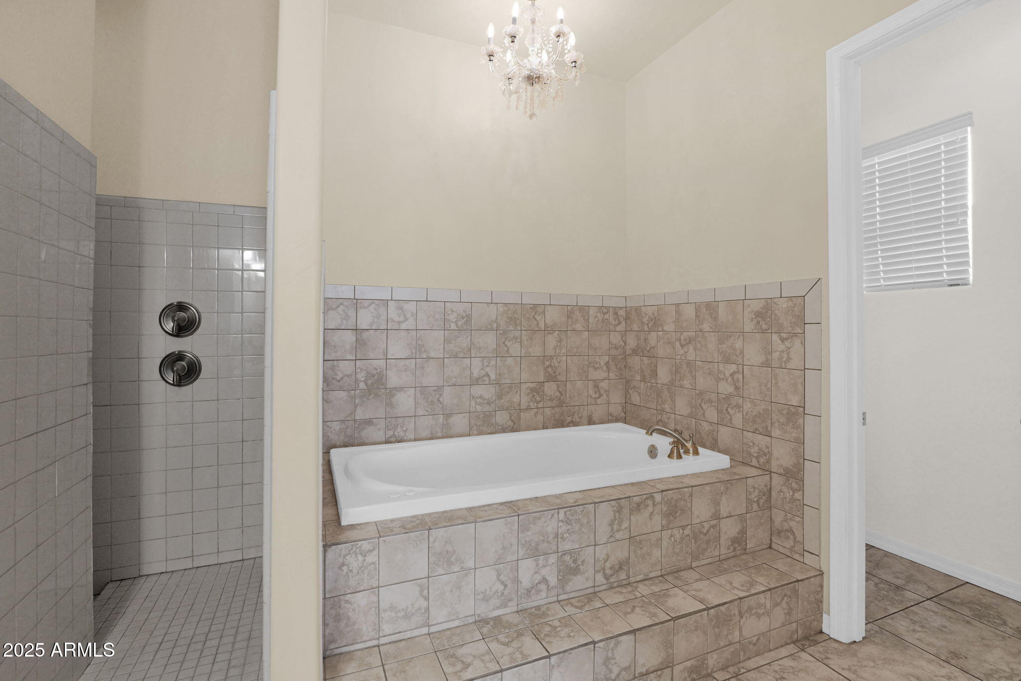 7114 E GRANDVIEW Street Mesa, ON 85207