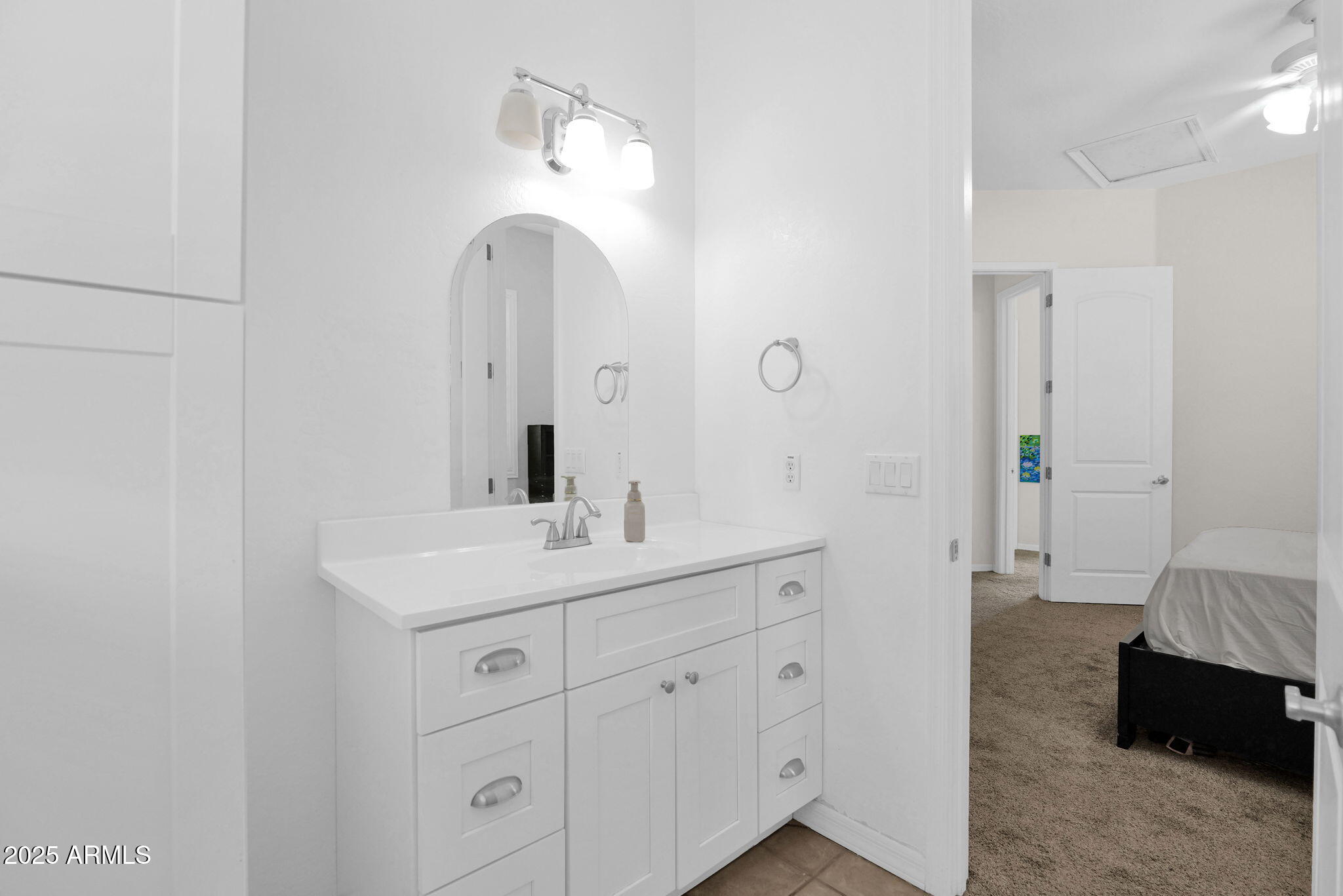 7114 E GRANDVIEW Street Mesa, ON 85207