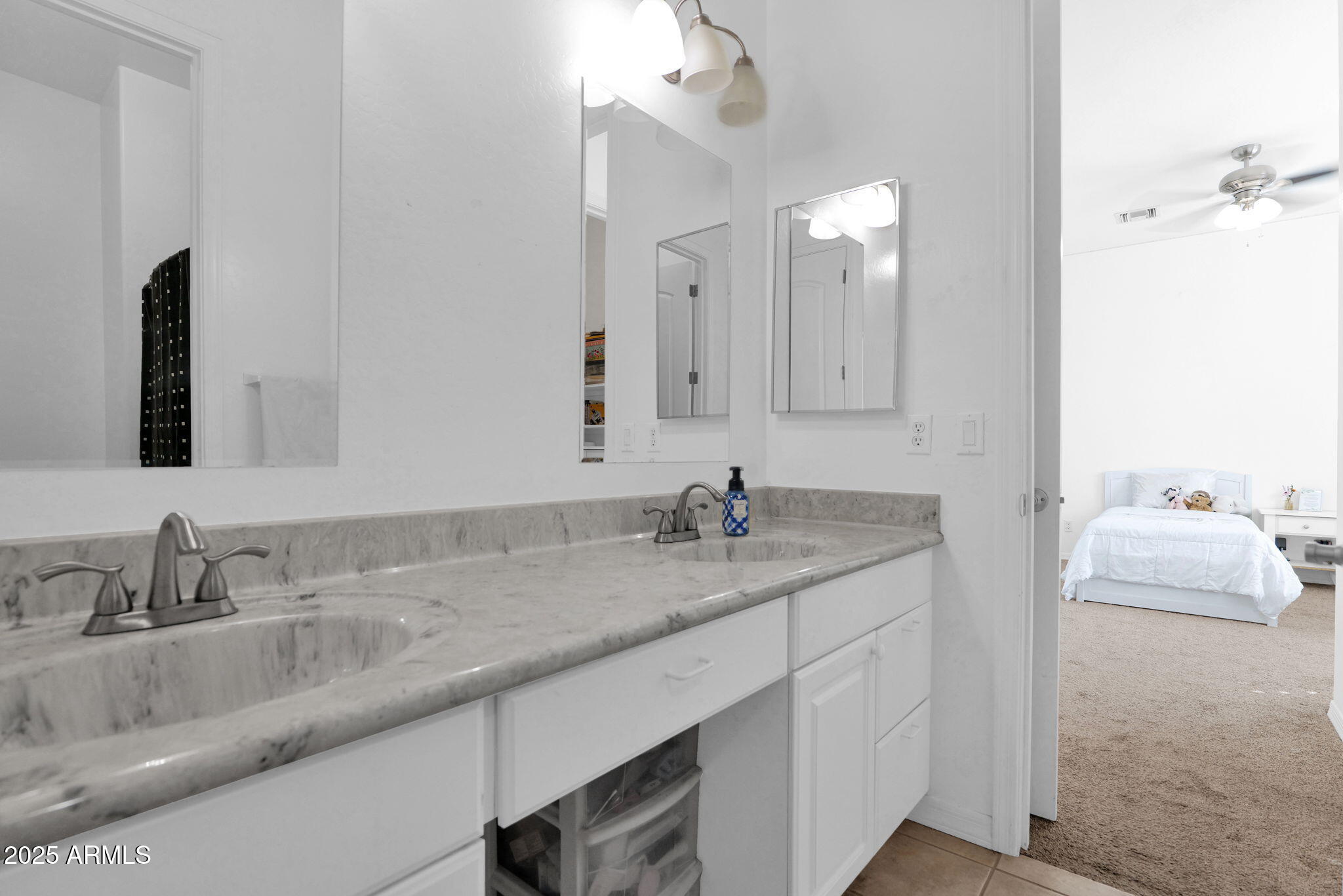 7114 E GRANDVIEW Street Mesa, ON 85207