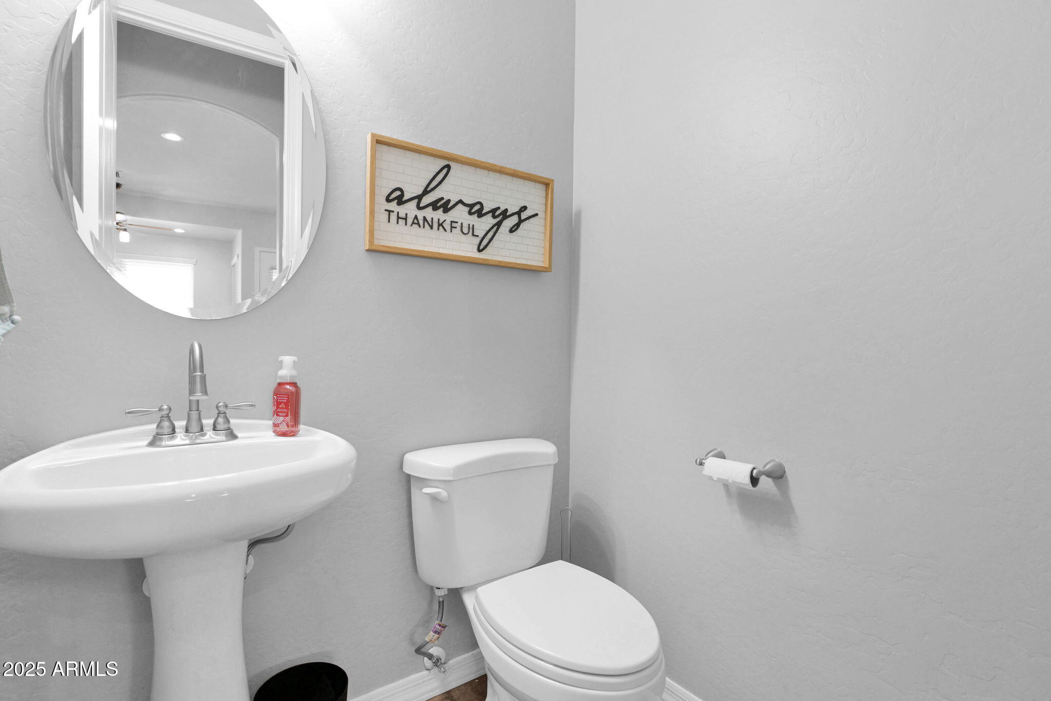 7114 E GRANDVIEW Street Mesa, ON 85207