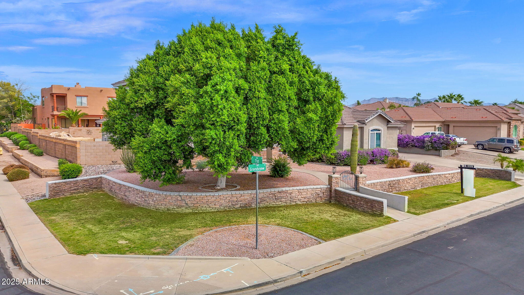 7114 E GRANDVIEW Street Mesa, ON 85207