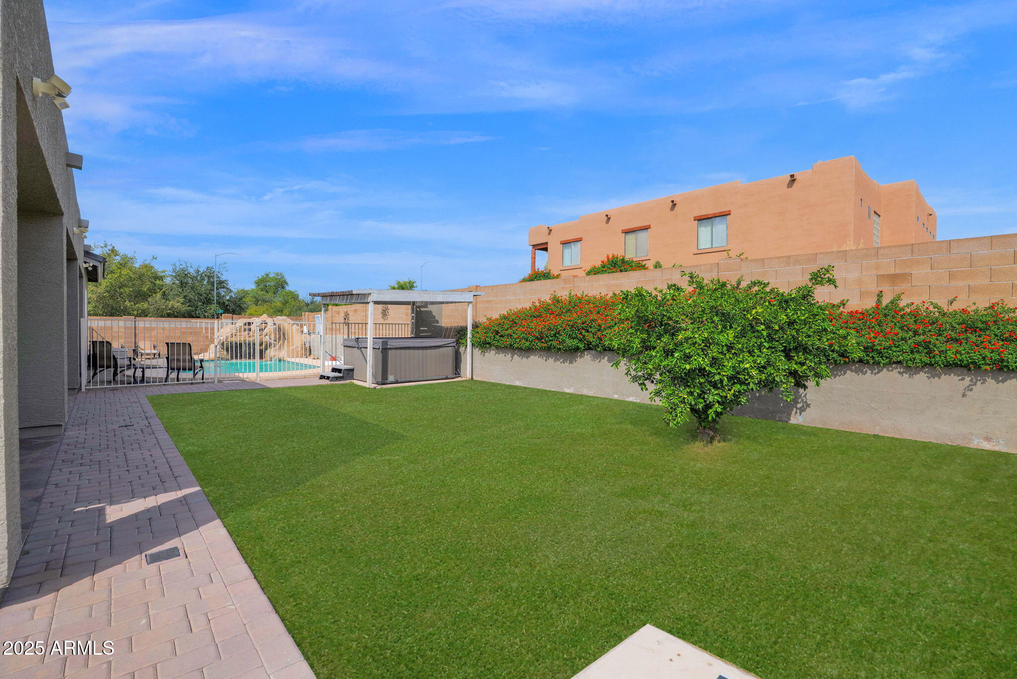 7114 E GRANDVIEW Street Mesa, ON 85207