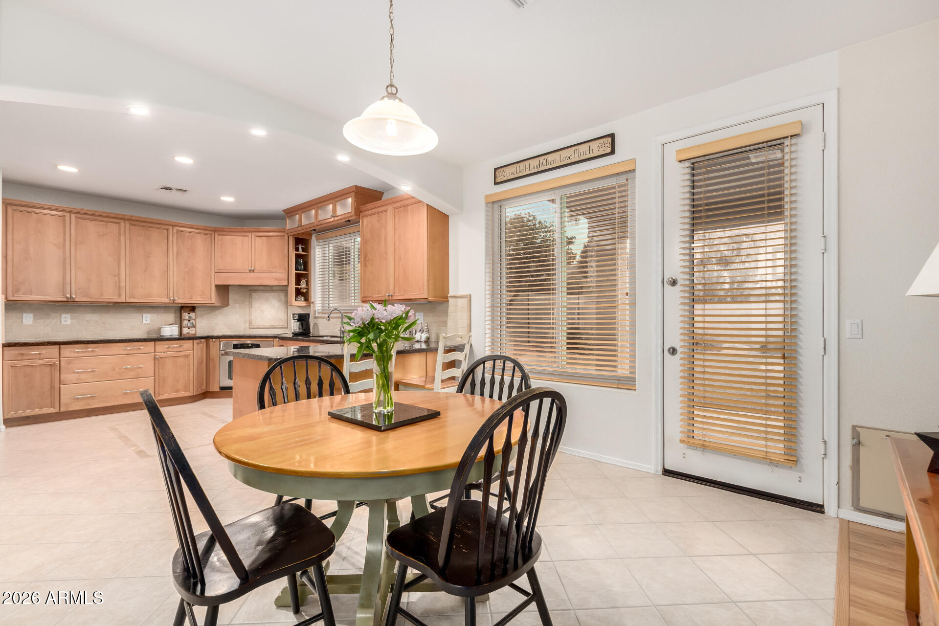 4253 E MOLLY Lane Cave Creek, ON 85331