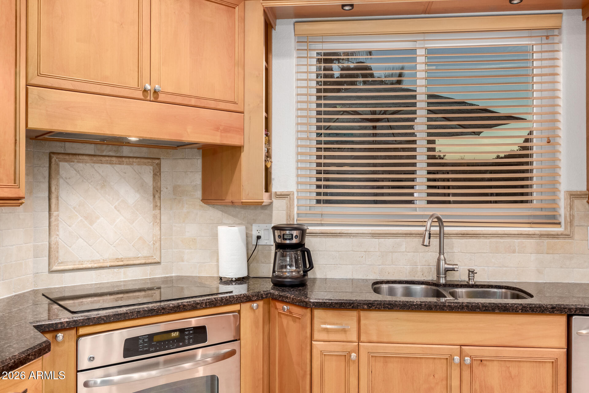 4253 E MOLLY Lane Cave Creek, ON 85331