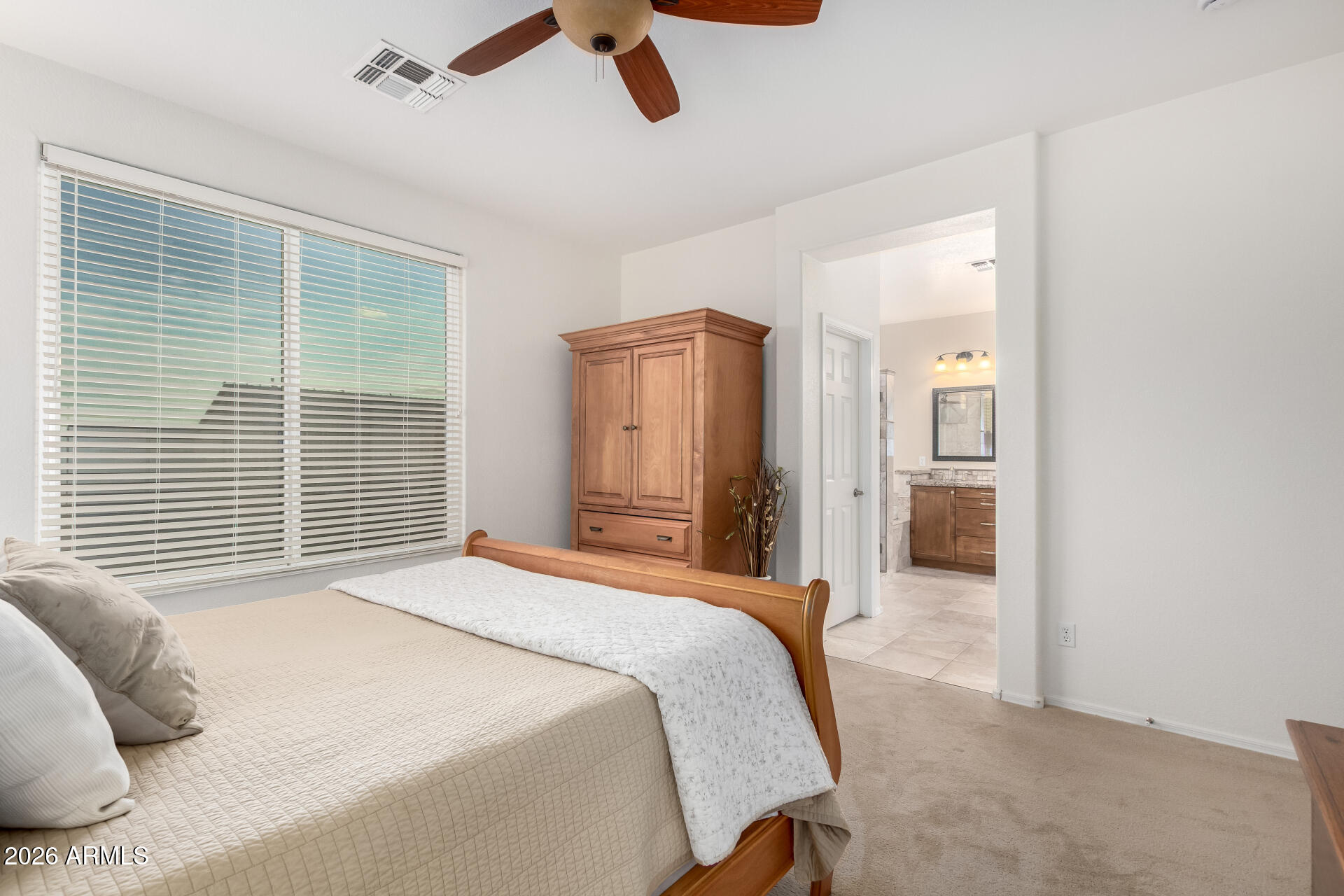 4253 E MOLLY Lane Cave Creek, ON 85331