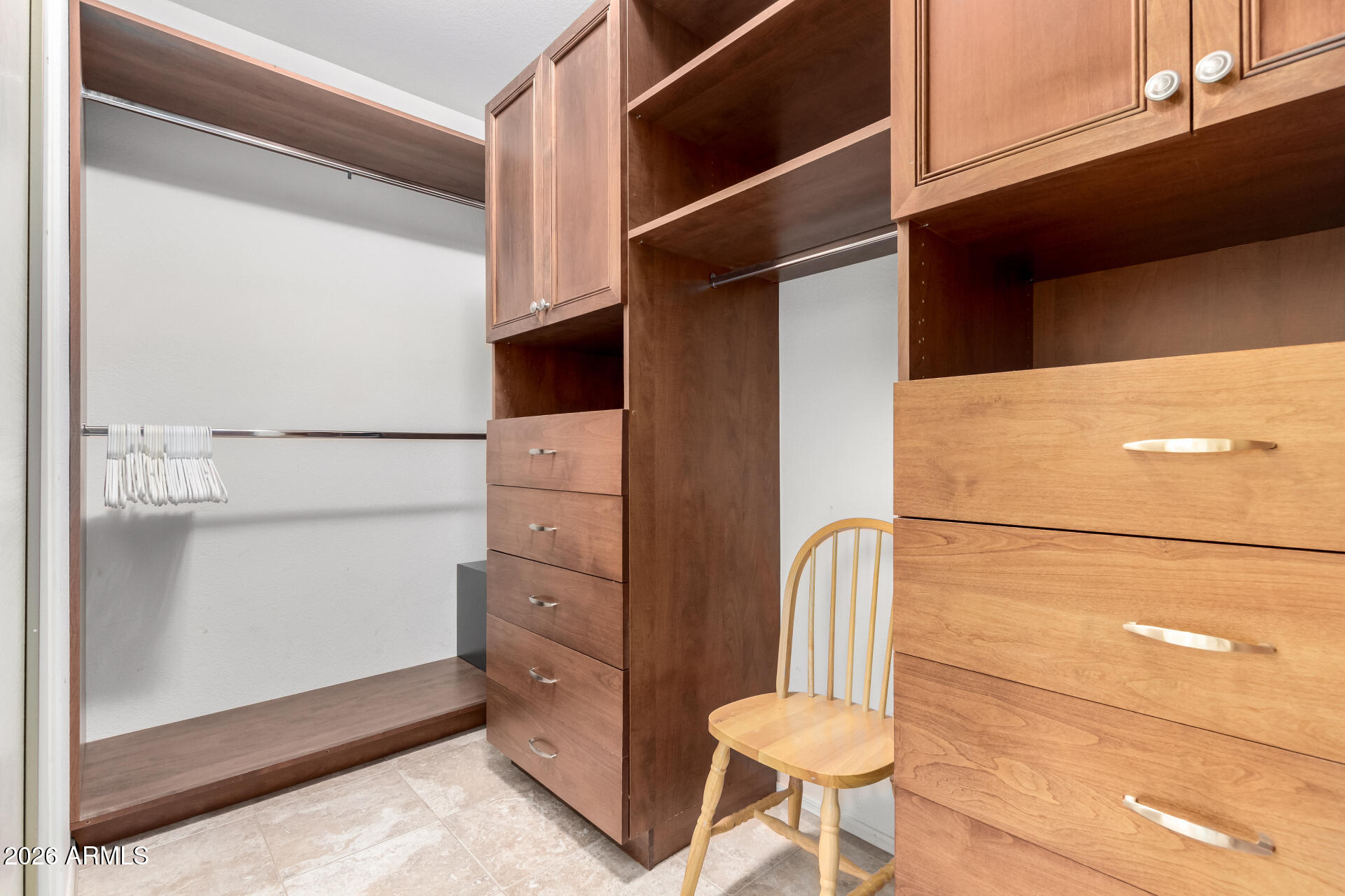 4253 E MOLLY Lane Cave Creek, ON 85331