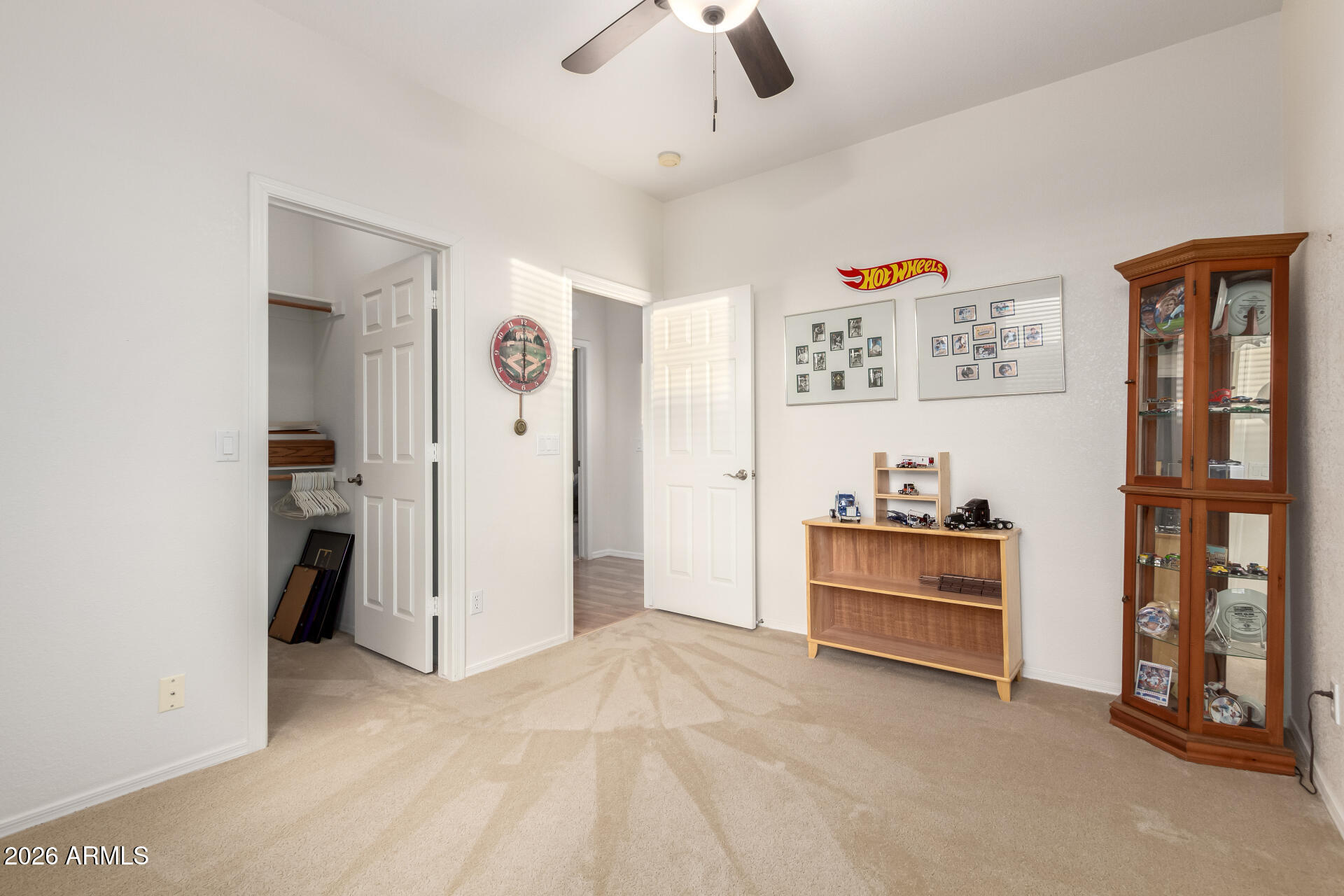 4253 E MOLLY Lane Cave Creek, ON 85331