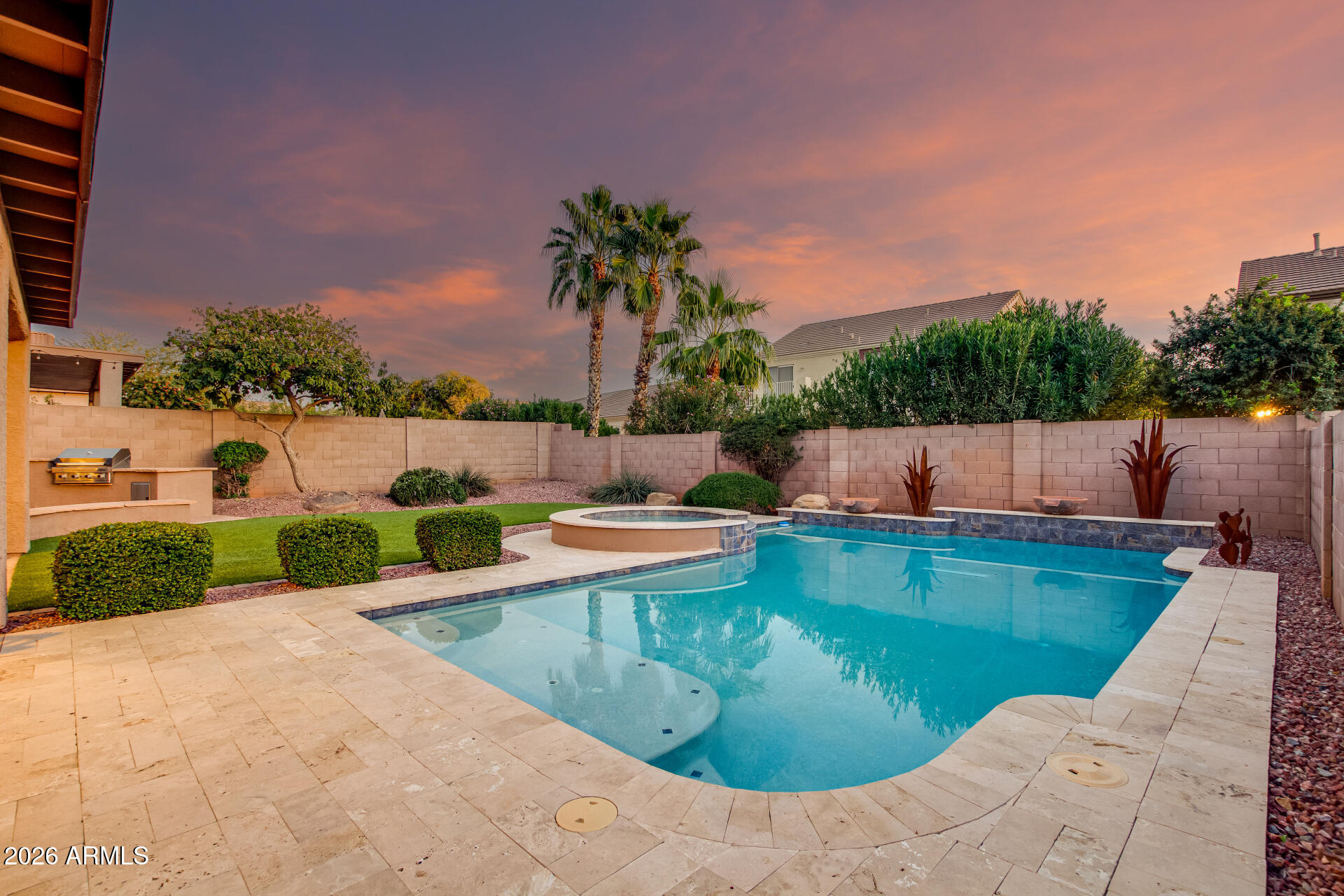 4253 E MOLLY Lane Cave Creek, ON 85331