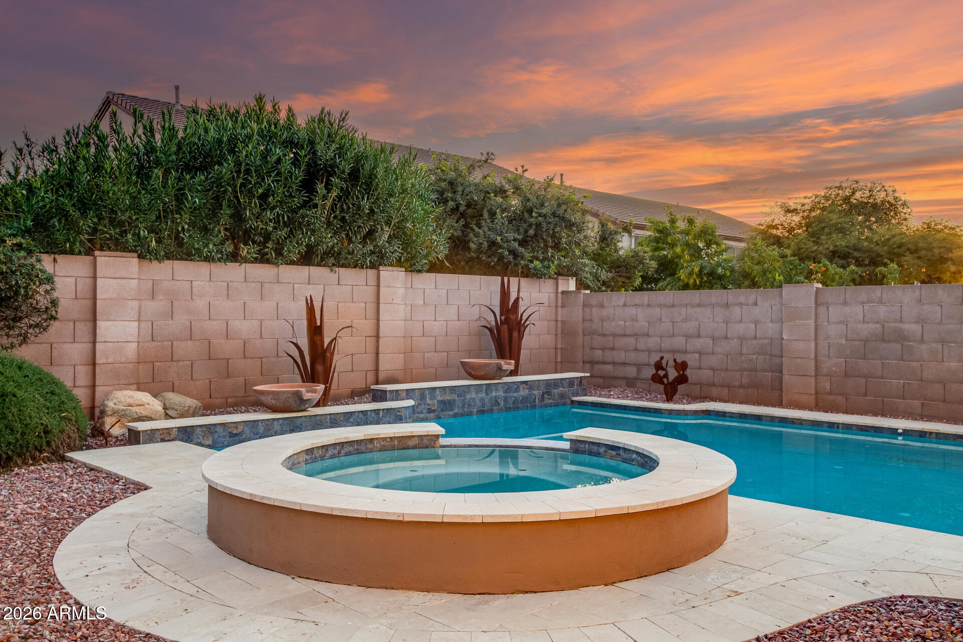 4253 E MOLLY Lane Cave Creek, ON 85331