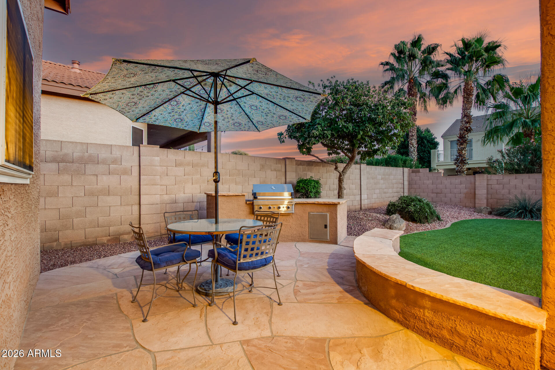 4253 E MOLLY Lane Cave Creek, ON 85331