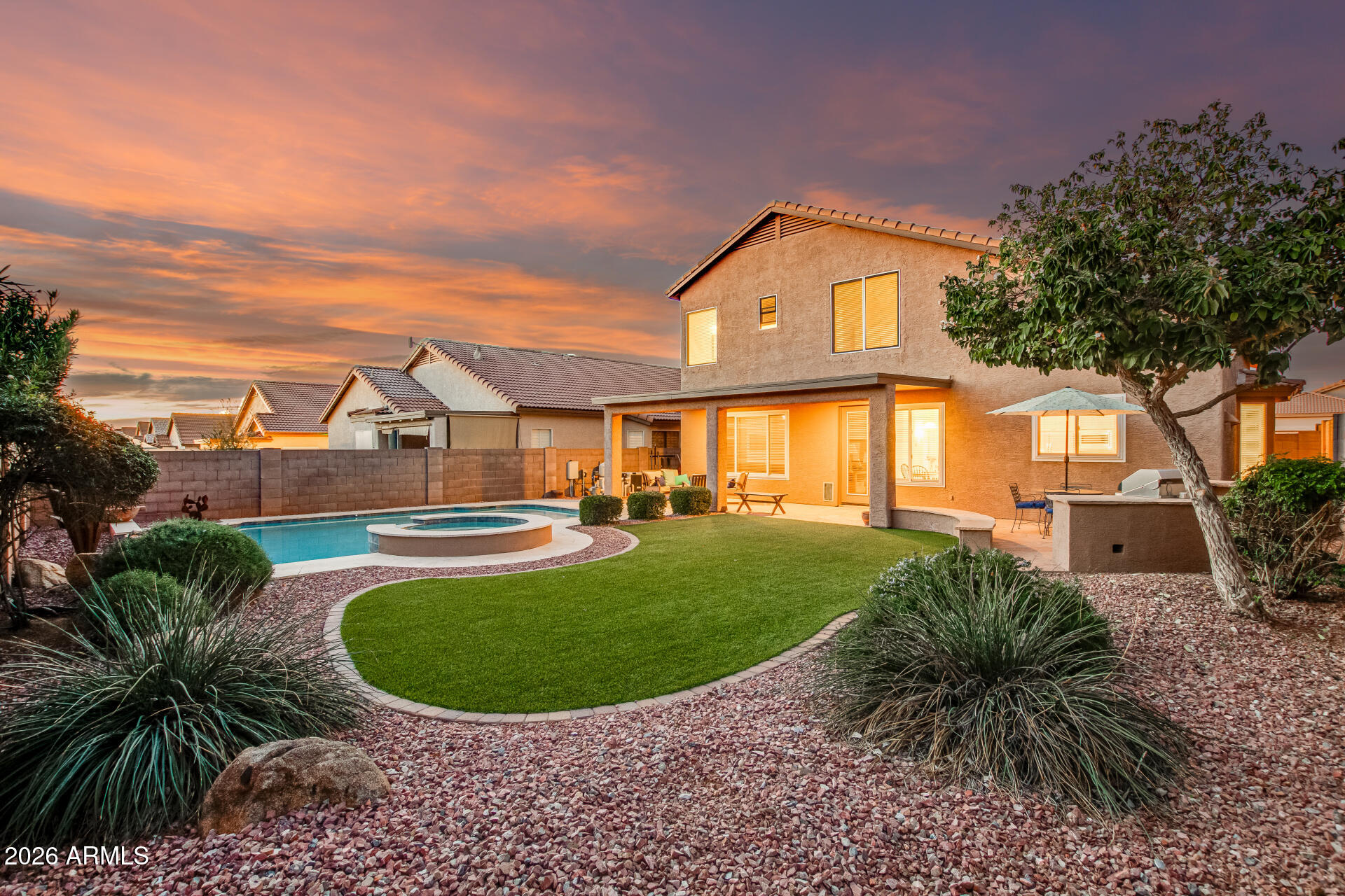 4253 E MOLLY Lane Cave Creek, ON 85331