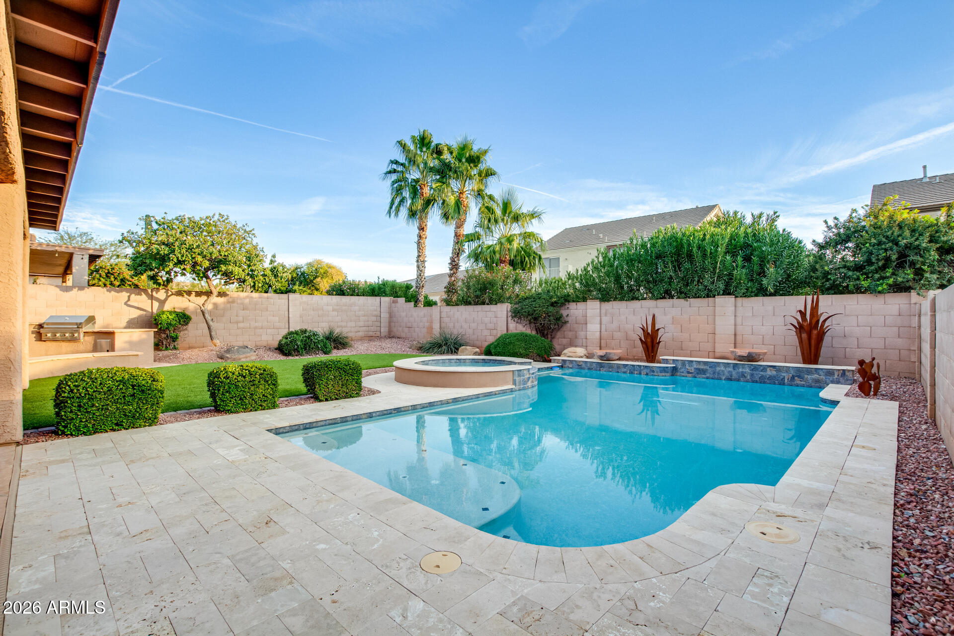 4253 E MOLLY Lane Cave Creek, ON 85331