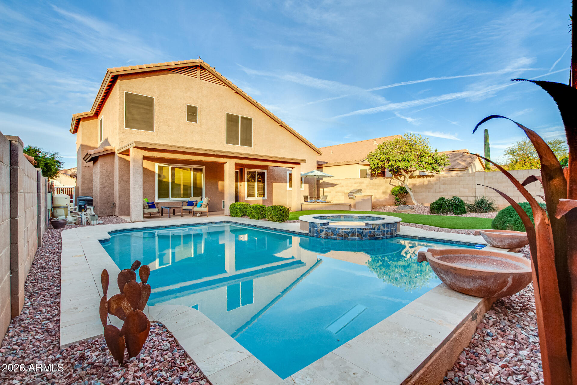 4253 E MOLLY Lane Cave Creek, ON 85331