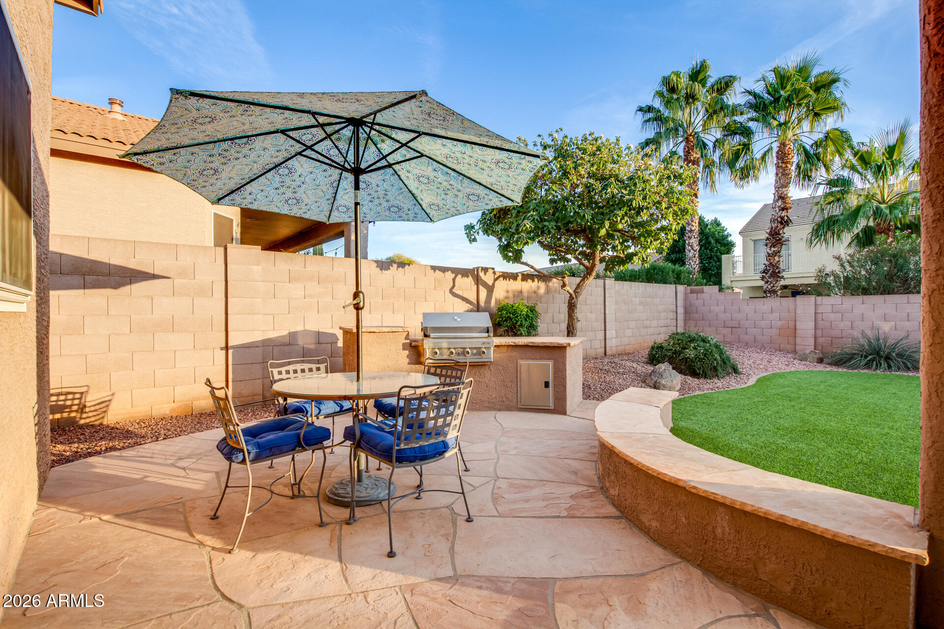 4253 E MOLLY Lane Cave Creek, ON 85331
