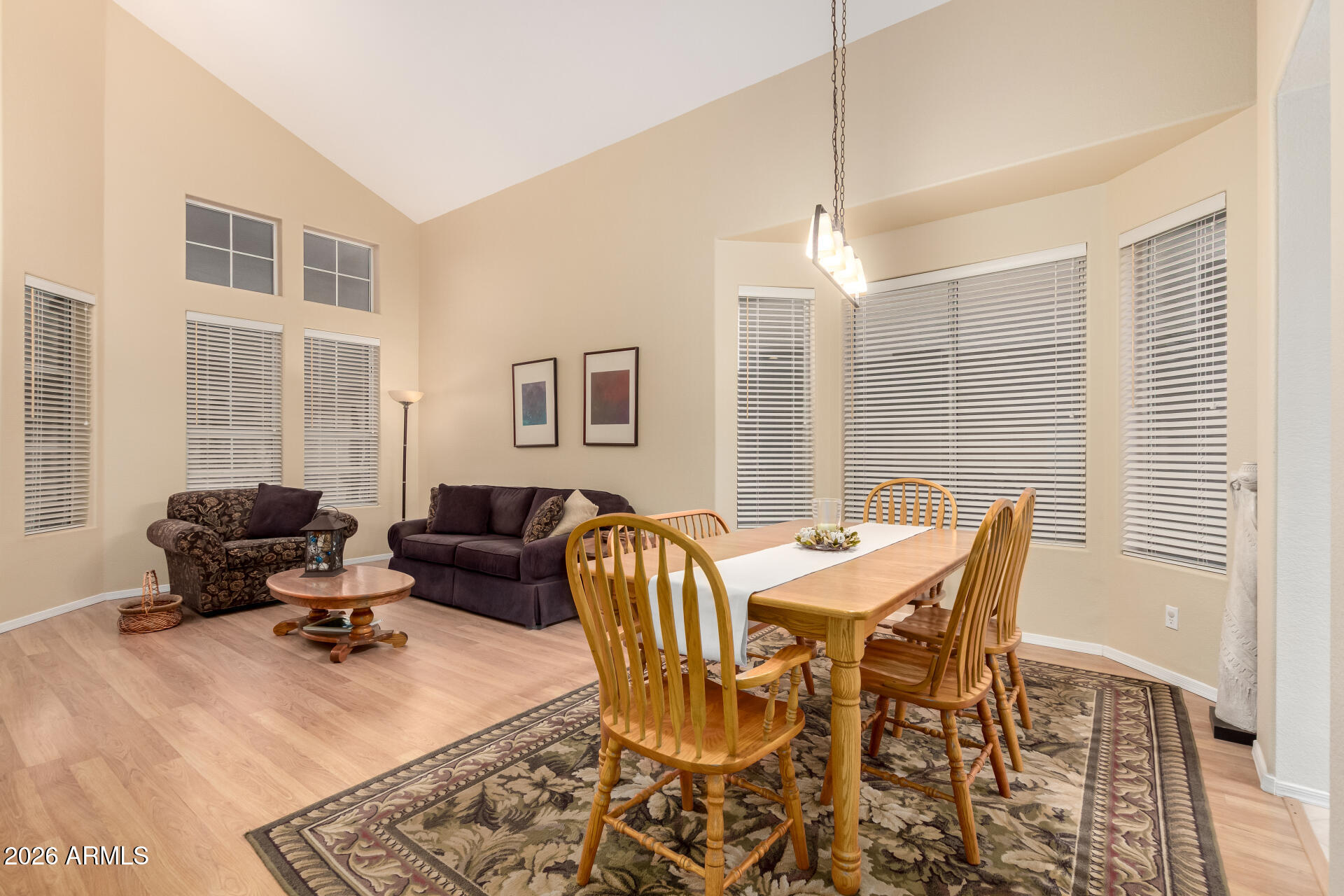 4253 E MOLLY Lane Cave Creek, ON 85331