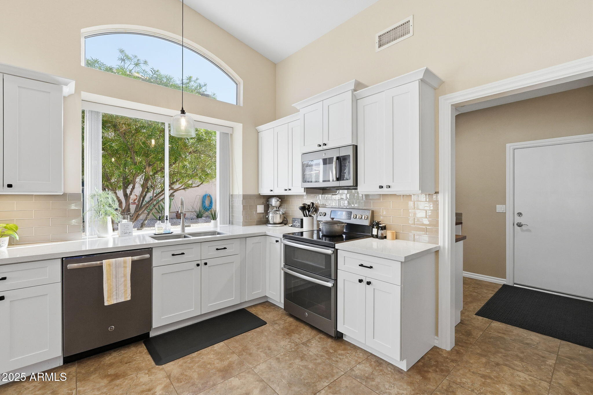 8696 E ALOE Drive Gold Canyon, ON 85118