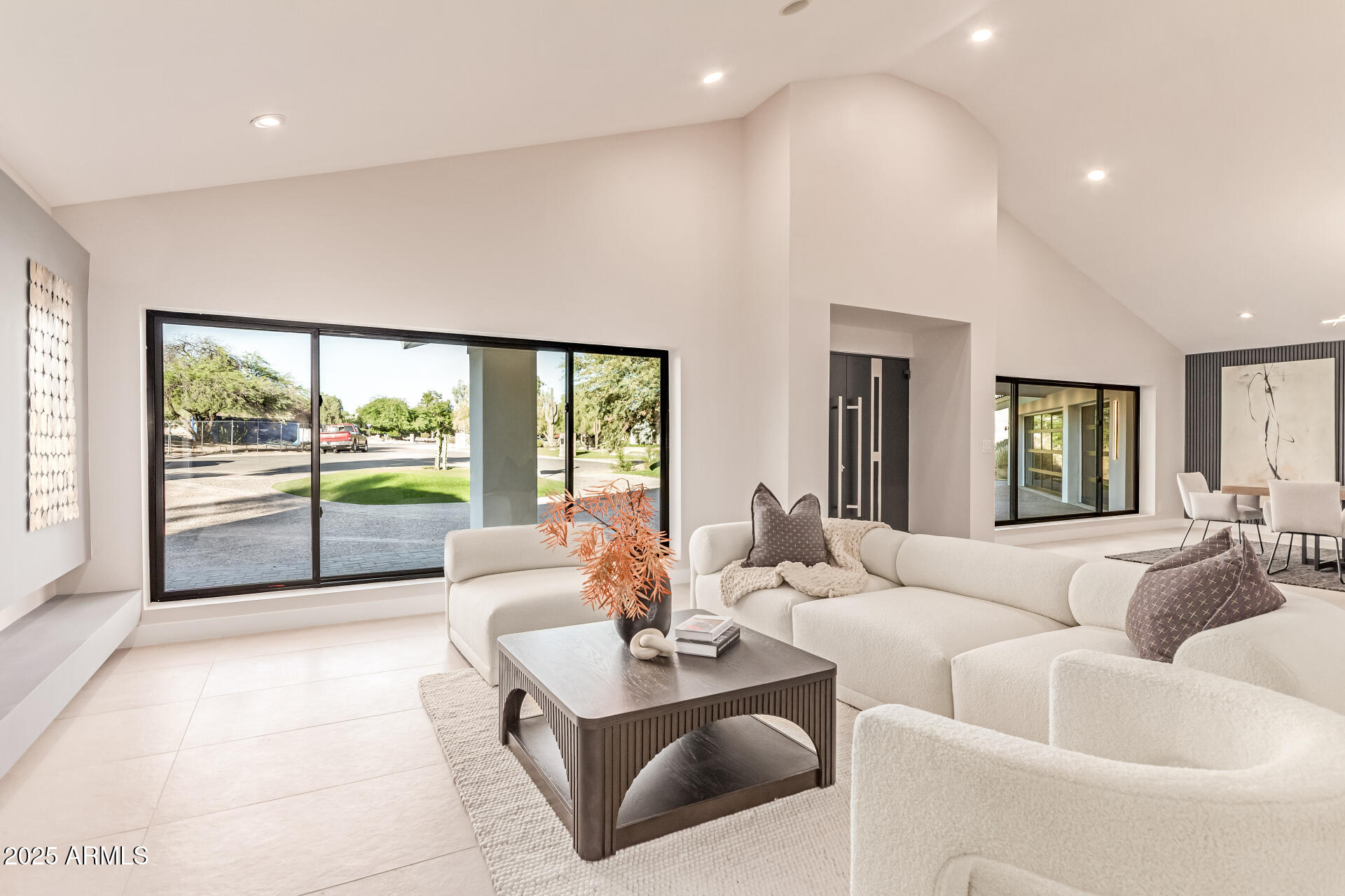 3301 E ROVEY Avenue Paradise Valley, AZ 85253