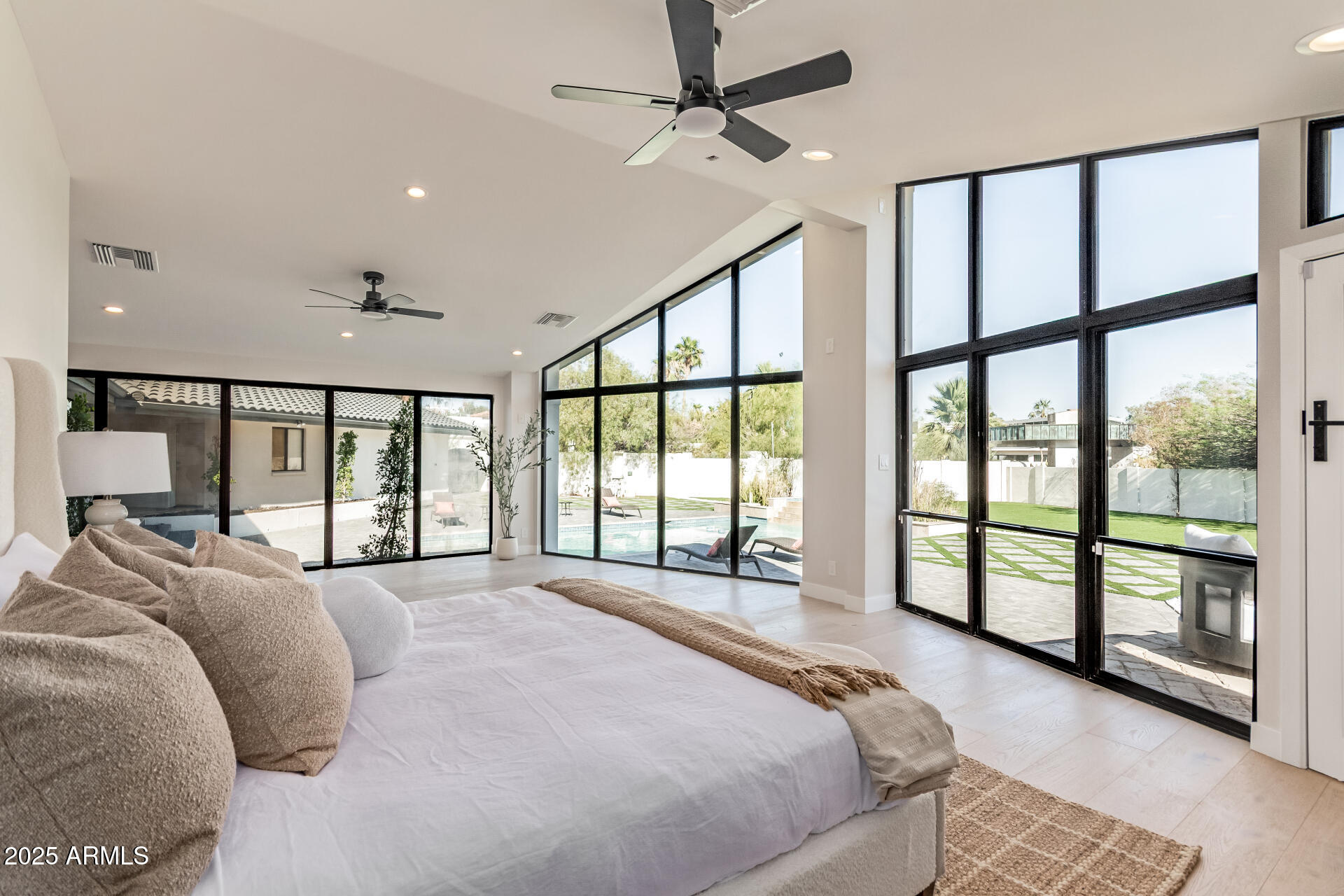 3301 E ROVEY Avenue Paradise Valley, AZ 85253