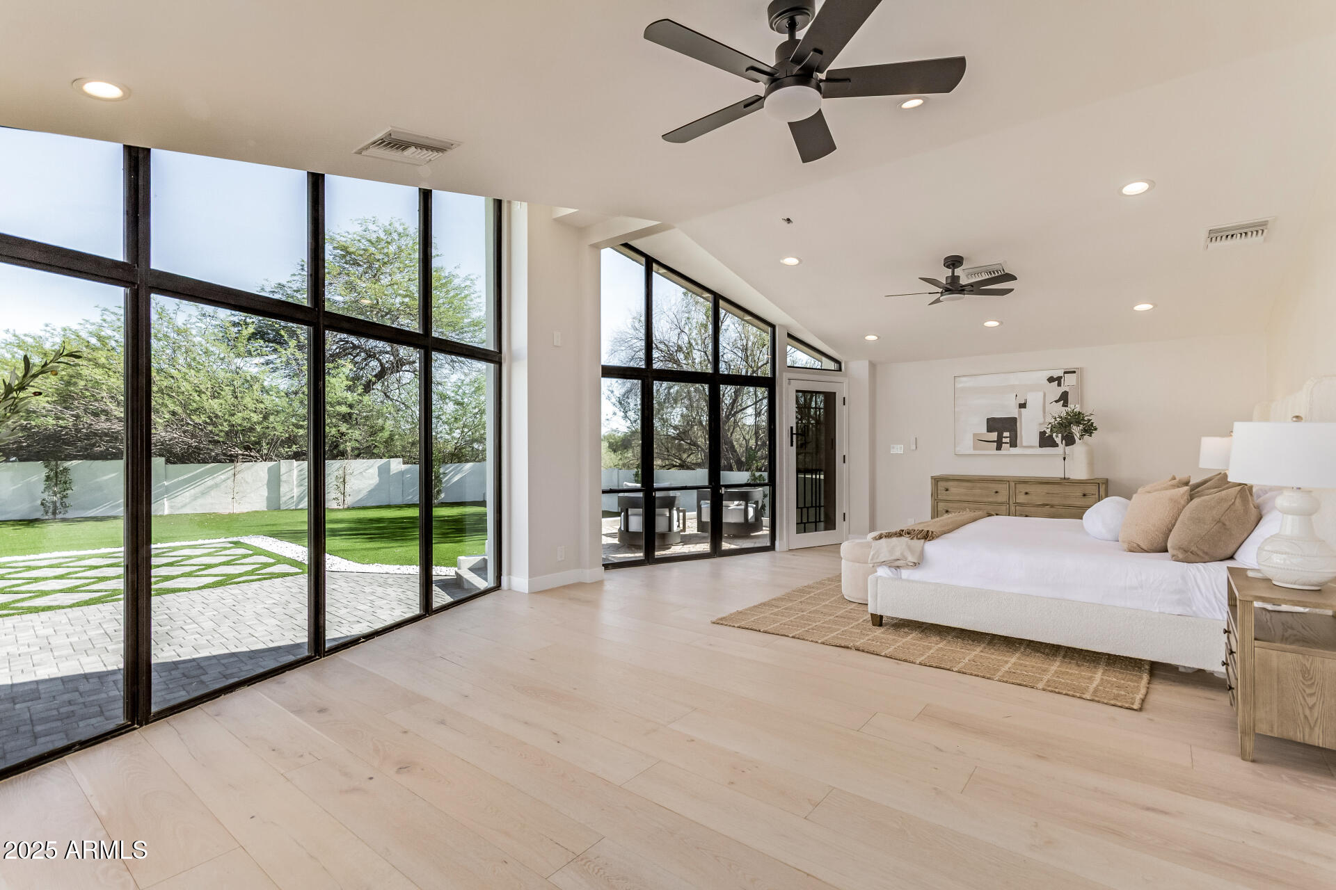 3301 E ROVEY Avenue Paradise Valley, AZ 85253