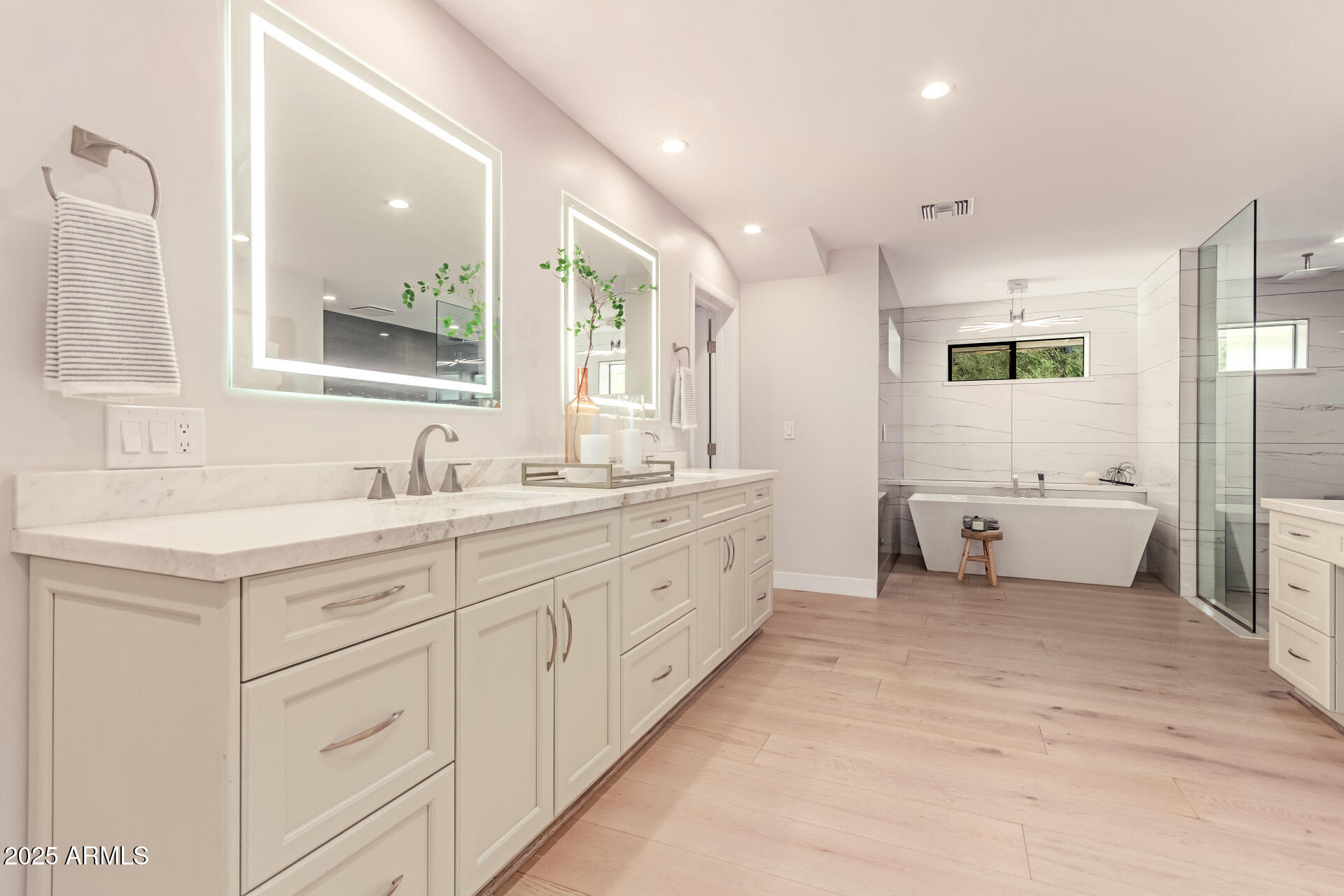 3301 E ROVEY Avenue Paradise Valley, AZ 85253