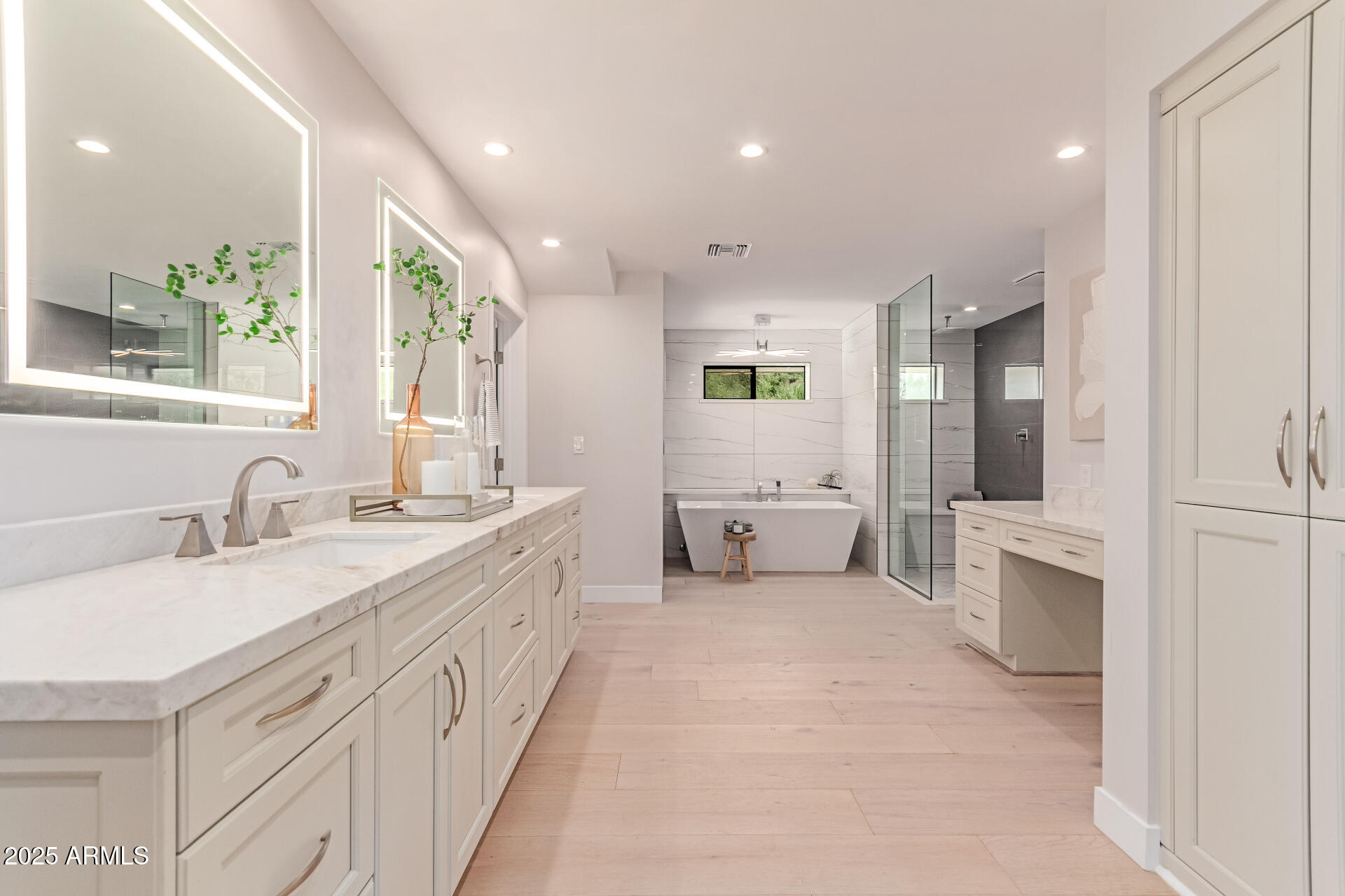 3301 E ROVEY Avenue Paradise Valley, AZ 85253