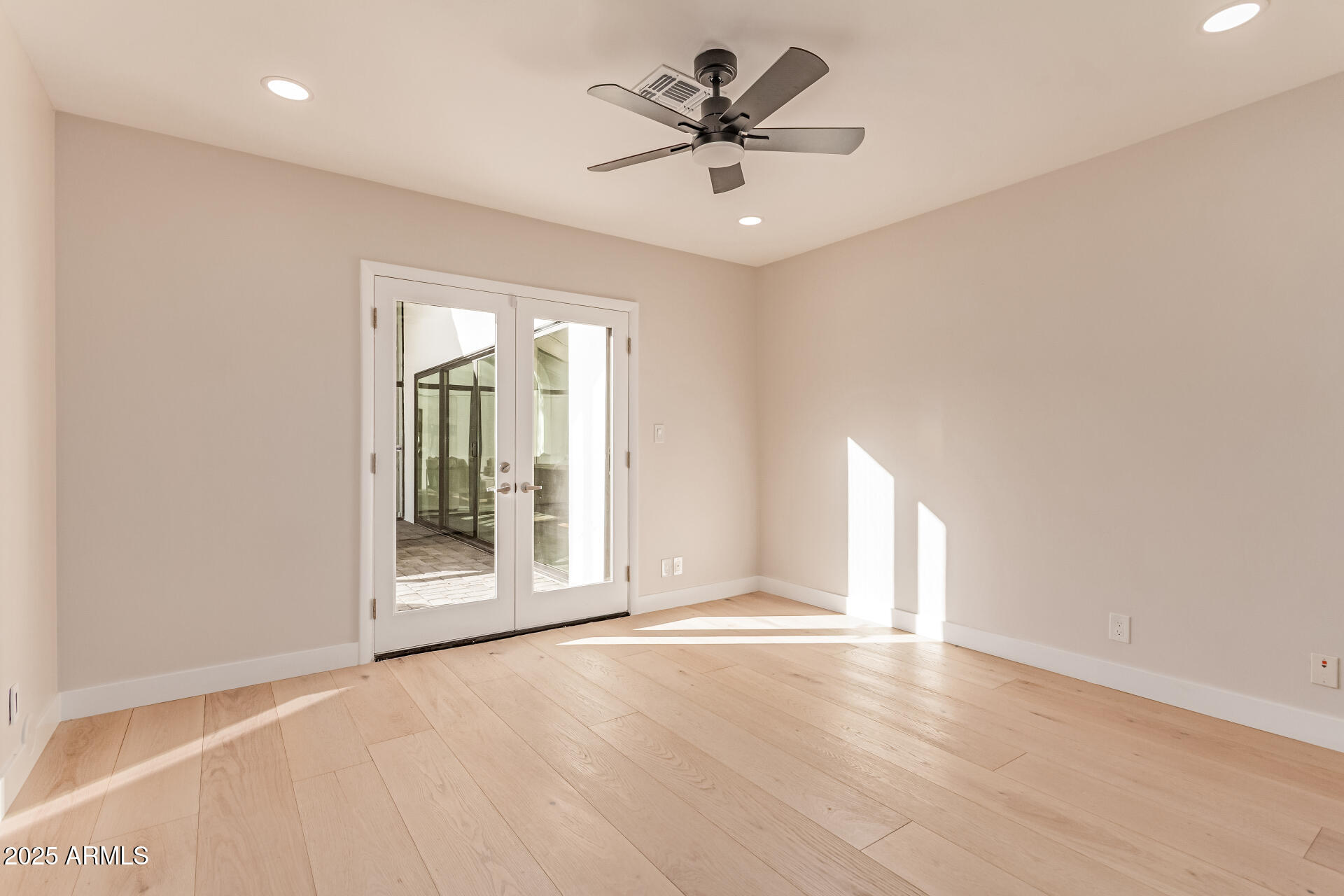 3301 E ROVEY Avenue Paradise Valley, AZ 85253