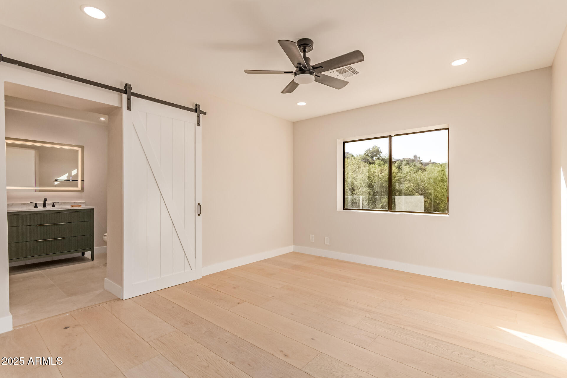 3301 E ROVEY Avenue Paradise Valley, AZ 85253