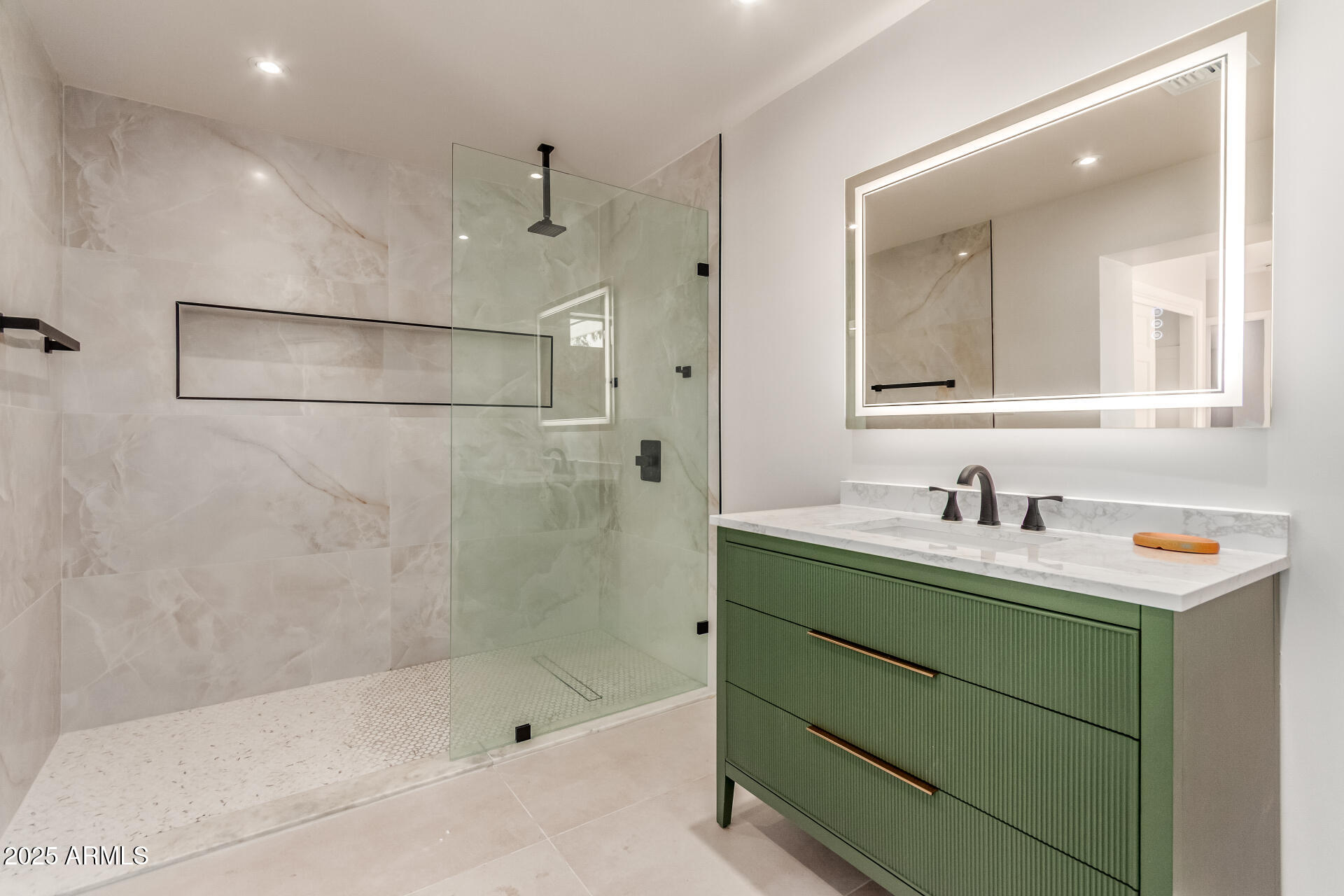 3301 E ROVEY Avenue Paradise Valley, AZ 85253