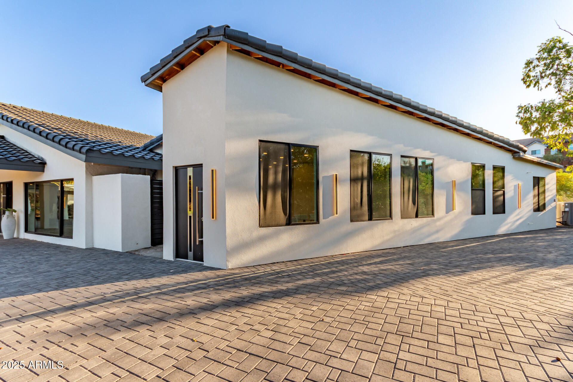 3301 E ROVEY Avenue Paradise Valley, AZ 85253