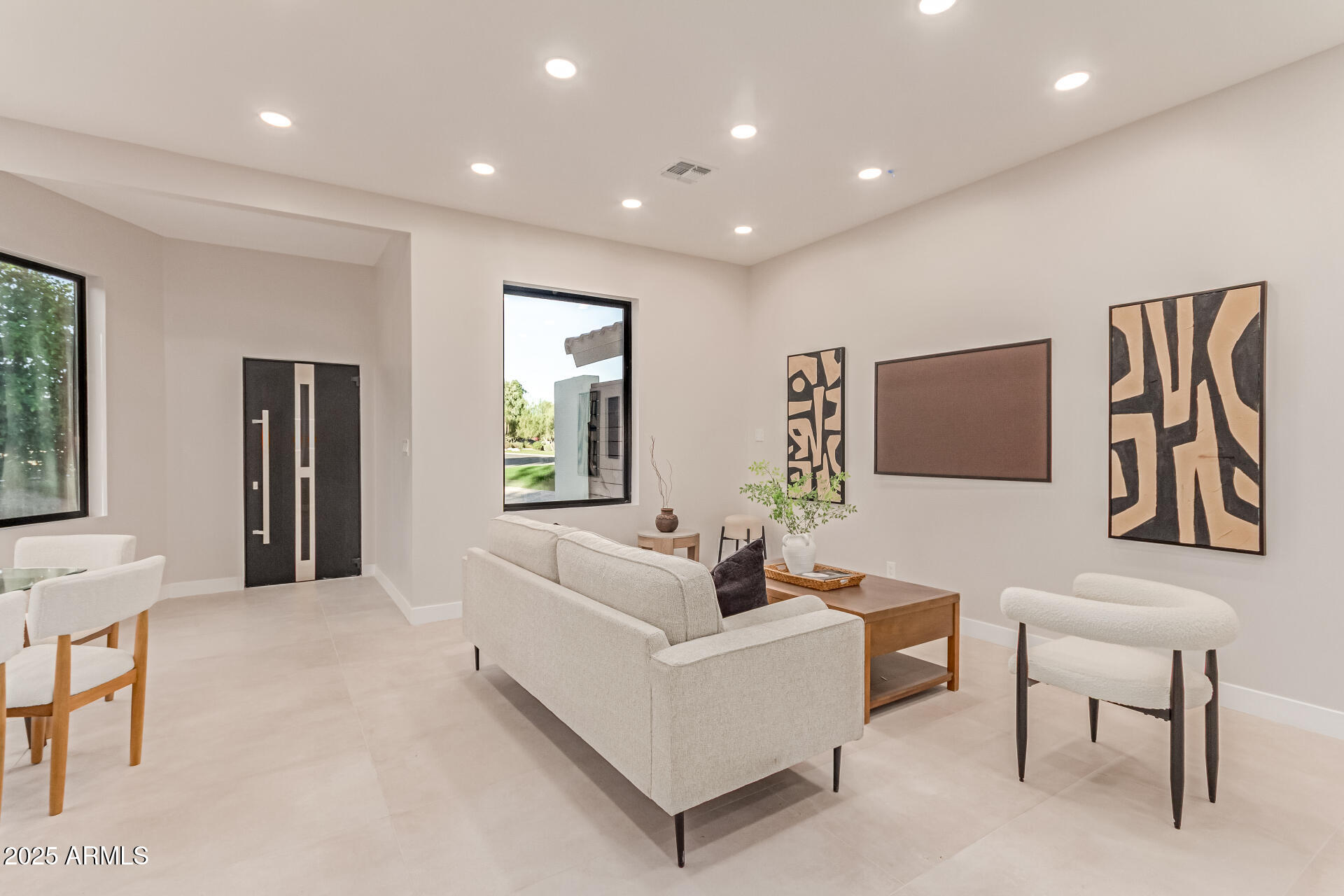 3301 E ROVEY Avenue Paradise Valley, AZ 85253