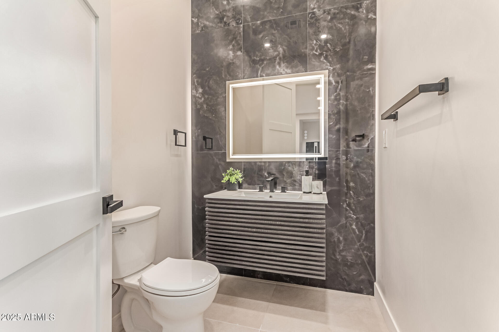 3301 E ROVEY Avenue Paradise Valley, AZ 85253