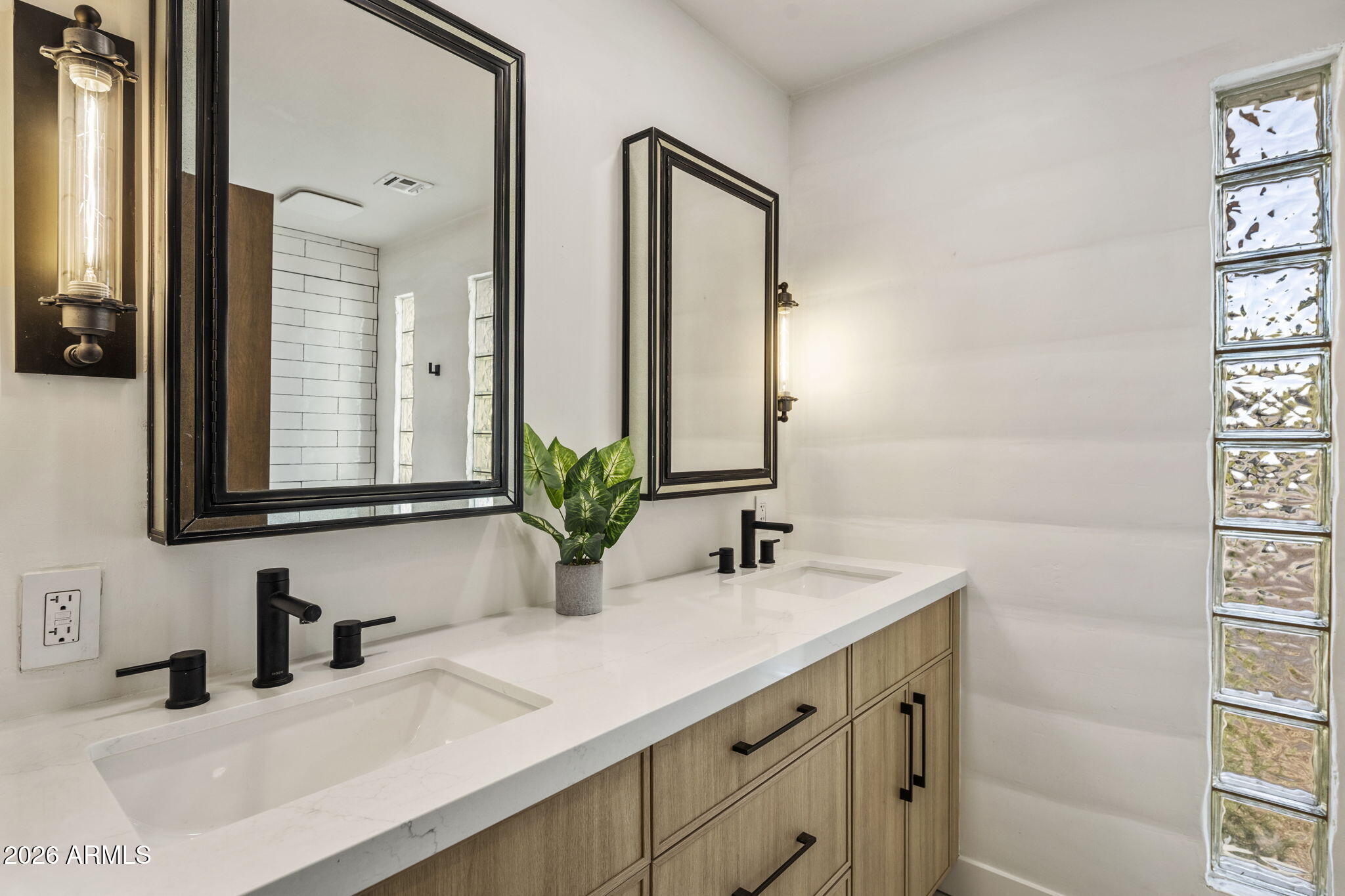 6250 E CHARTER OAK Road Scottsdale, AZ 85254