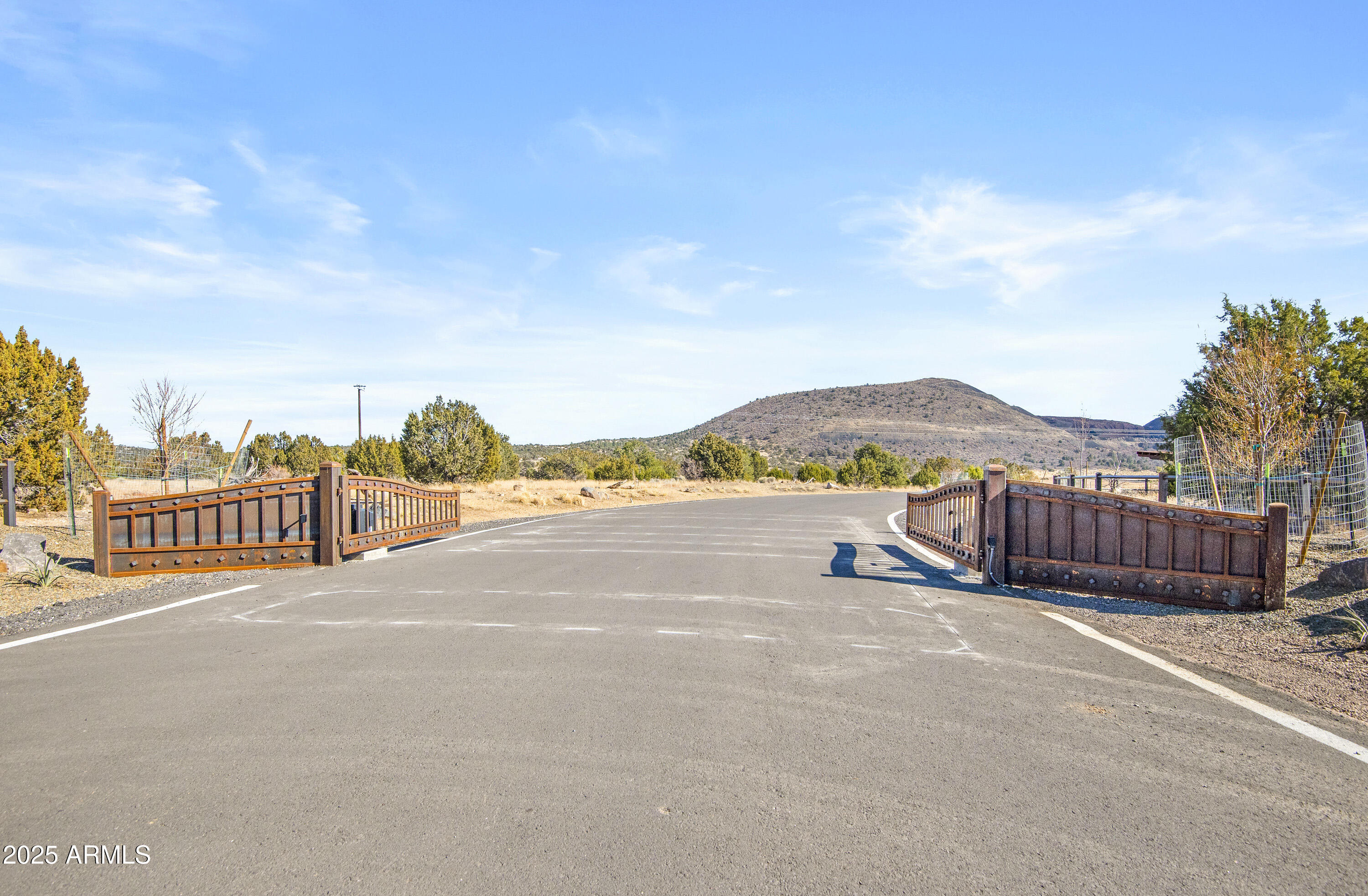 6026 MEADOWS Lane Flagstaff, AZ 86004